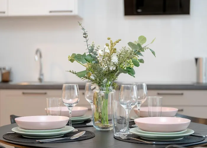 Spacious With Balcony By Rent Like 포즈난