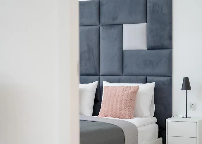 아파트 Spacious With Balcony By Rent Like 포즈난