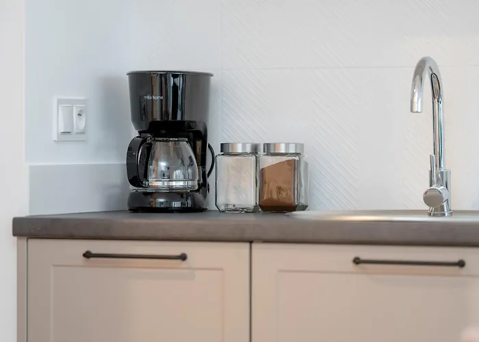 Spacious With Balcony By Rent Like * 포즈난