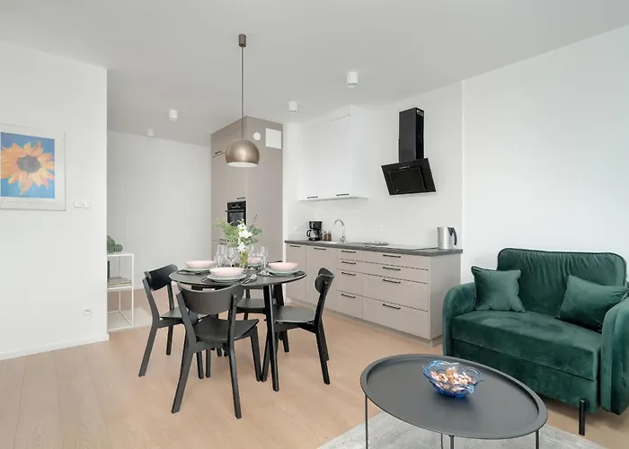 Spacious With Balcony By Rent Like 포즈난