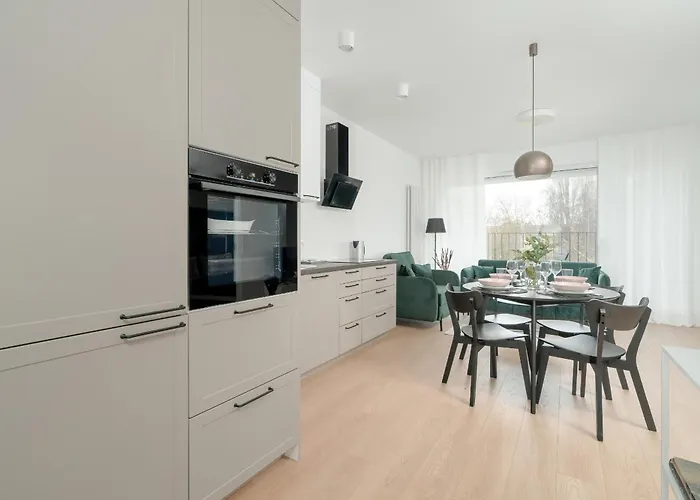 아파트 Spacious With Balcony By Rent Like 포즈난