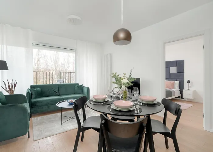 Spacious With Balcony By Rent Like 아파트 *