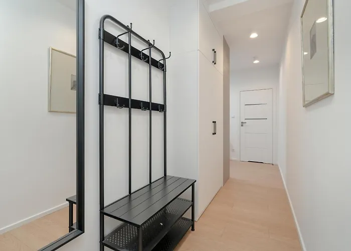 Spacious With Balcony By Rent Like 아파트