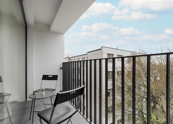 Spacious With Balcony By Rent Like 아파트 포즈난