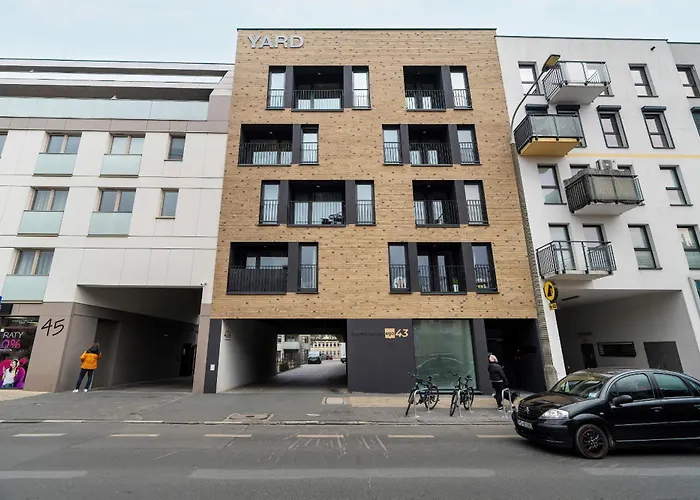 Spacious With Balcony By Rent Like 포즈난