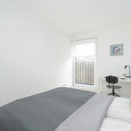 Spacious With Balcony By Rent Like * פוזנן