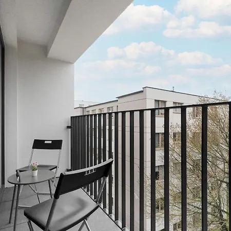 Spacious With Balcony By Rent Like דירה פוזנן